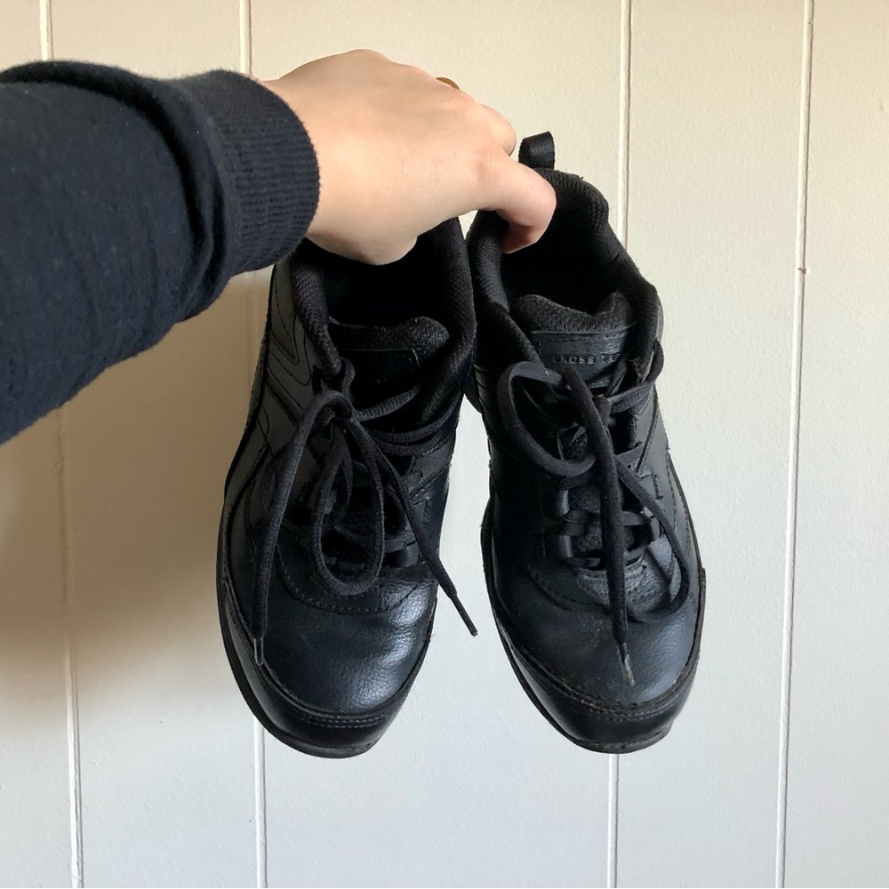 Black SafeTstep sneakers | Size 5.5 wide